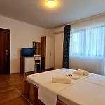 Elina2 3* تيشيرغيول