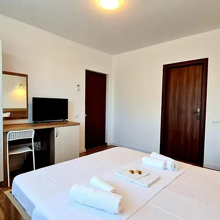 Elina2 Affittacamere 3*